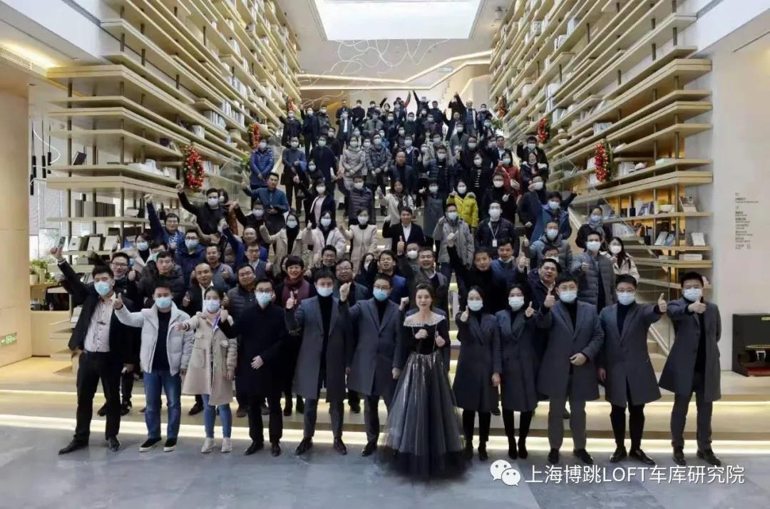 辽阳全国一百多人在华侨城汉口道6号参观研讨LOFT专利车库技术！